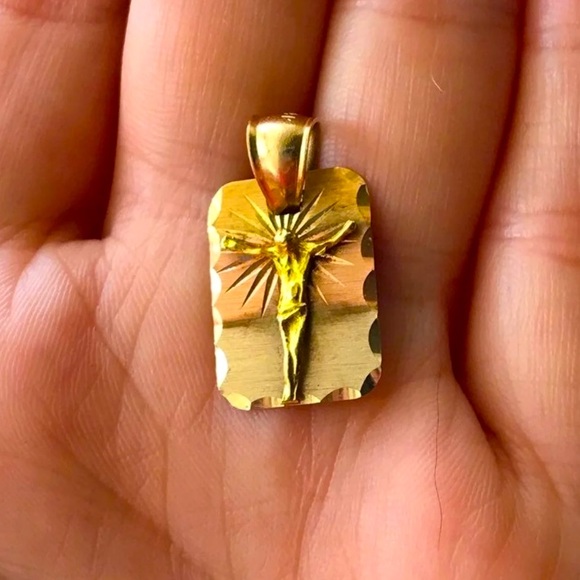 • 14k Vintage Jesus Pendant • - Picture 3 of 8